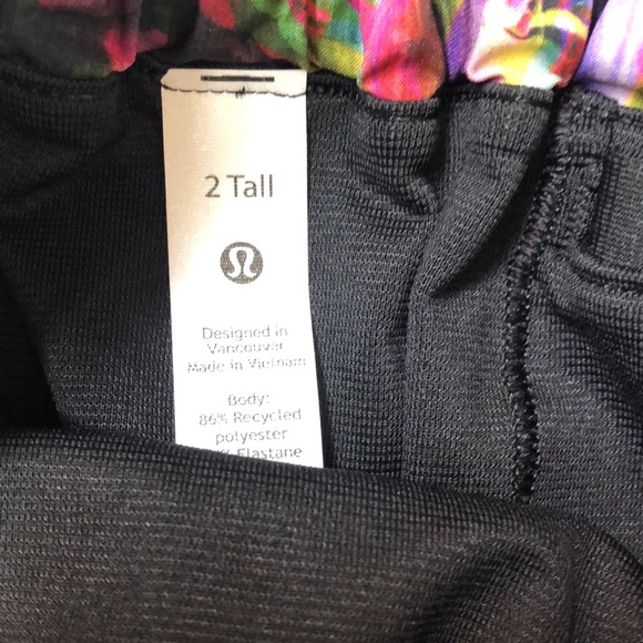 Lululemon Hotty Hot LR Short 4” Lined-NWT!! - Picture 7 of 8